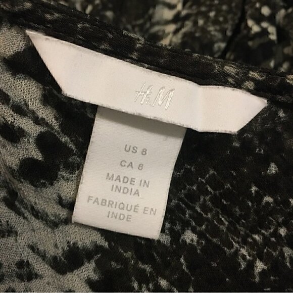 H&M Snakeprint design green blouse Size  8 - Picture 2 of 5